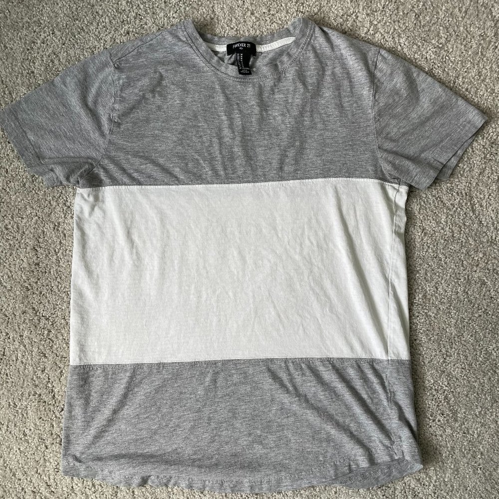 Men's Forever 21 - White Striped T-Shirt Size Medium